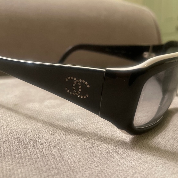 Chanel 2000s sunglasses - Picture 1 of 6